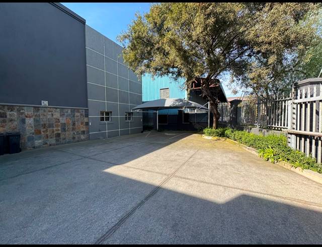 1,551M² WAREHOUSE TO LET IN SPARTAN
